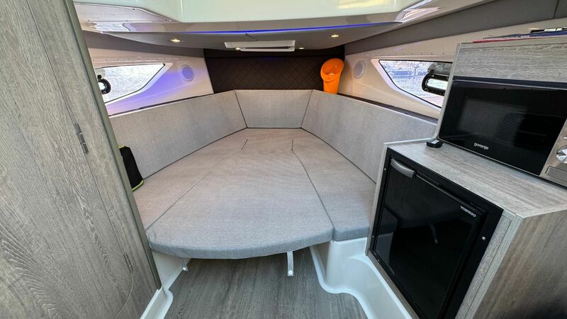 QUICKSILVER 875 SUNDECK 